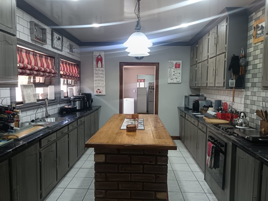 4 Bedroom Property for Sale in Carters Glen Northern Cape